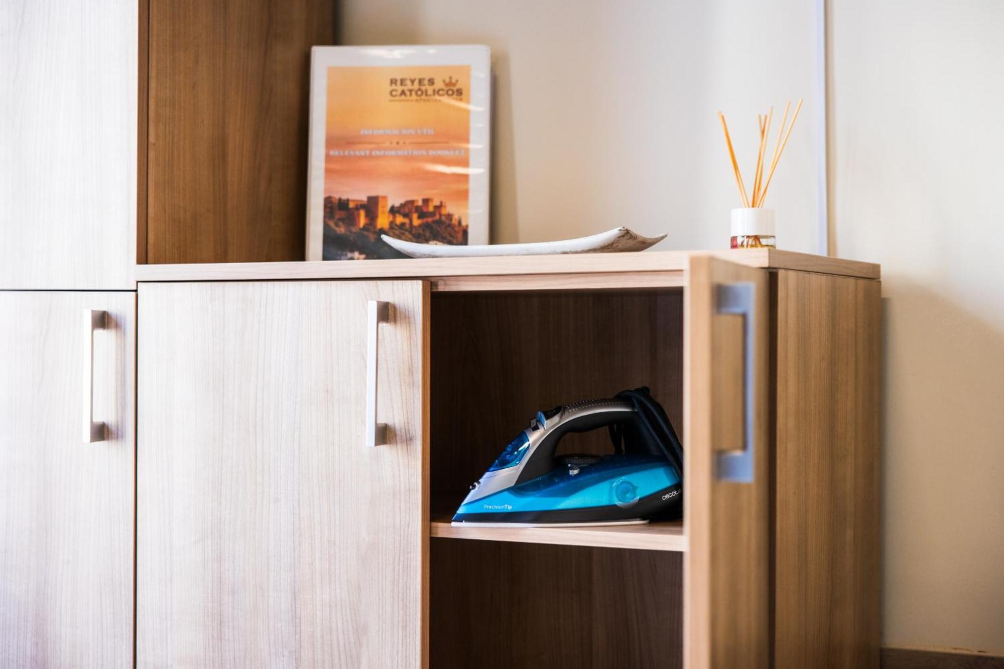 Apartamentos Reyes Catolicos Гранада Екстериор снимка